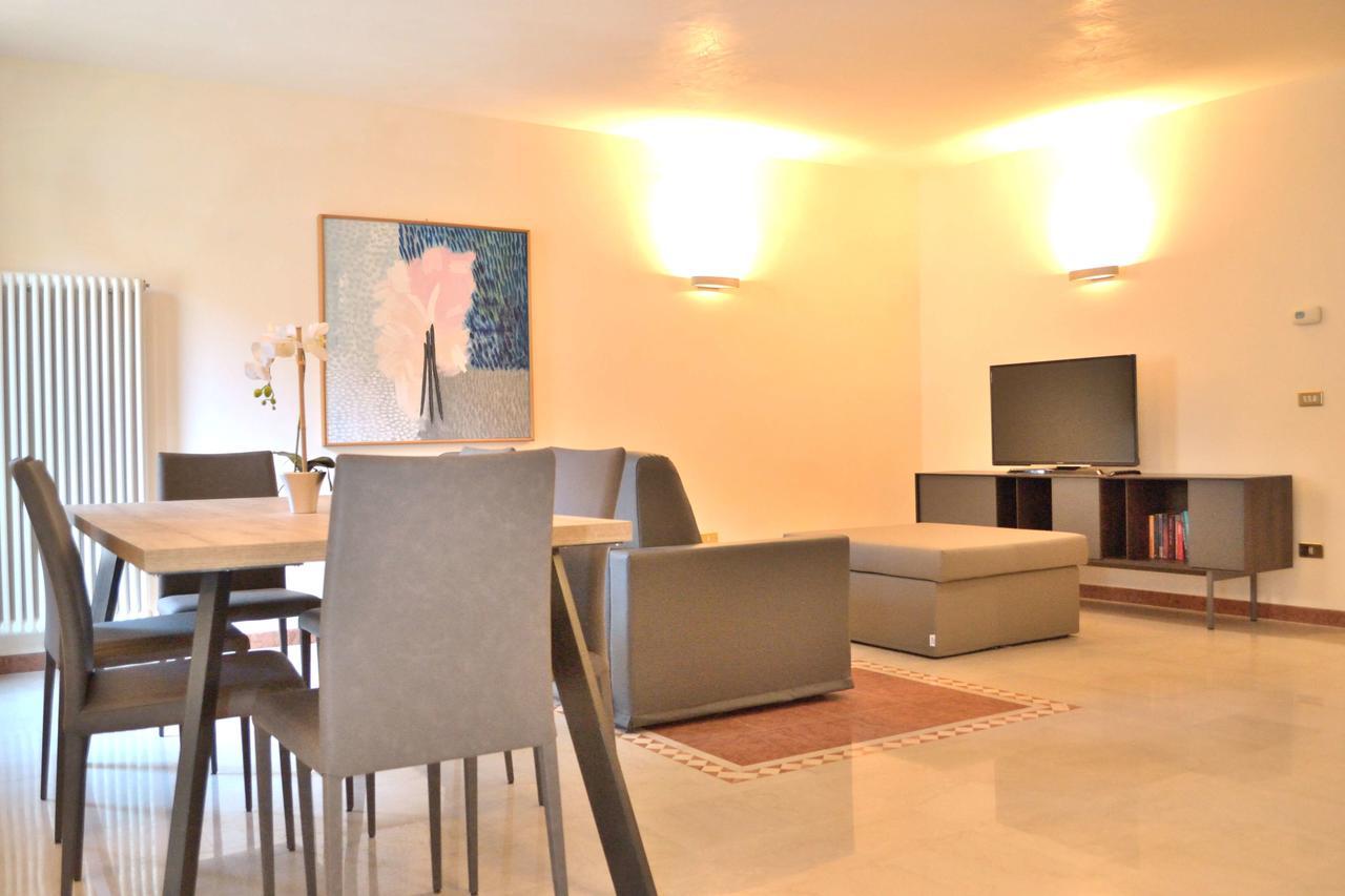 Portico Oscuro Deluxe Apartment - centro città Trévise Extérieur photo