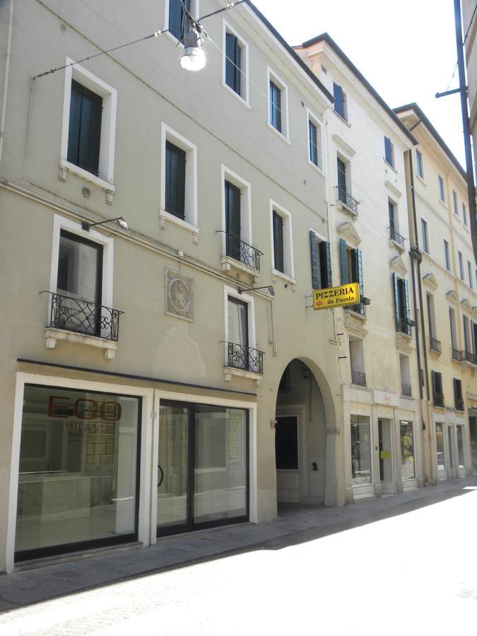 Portico Oscuro Deluxe Apartment - centro città Trévise Extérieur photo