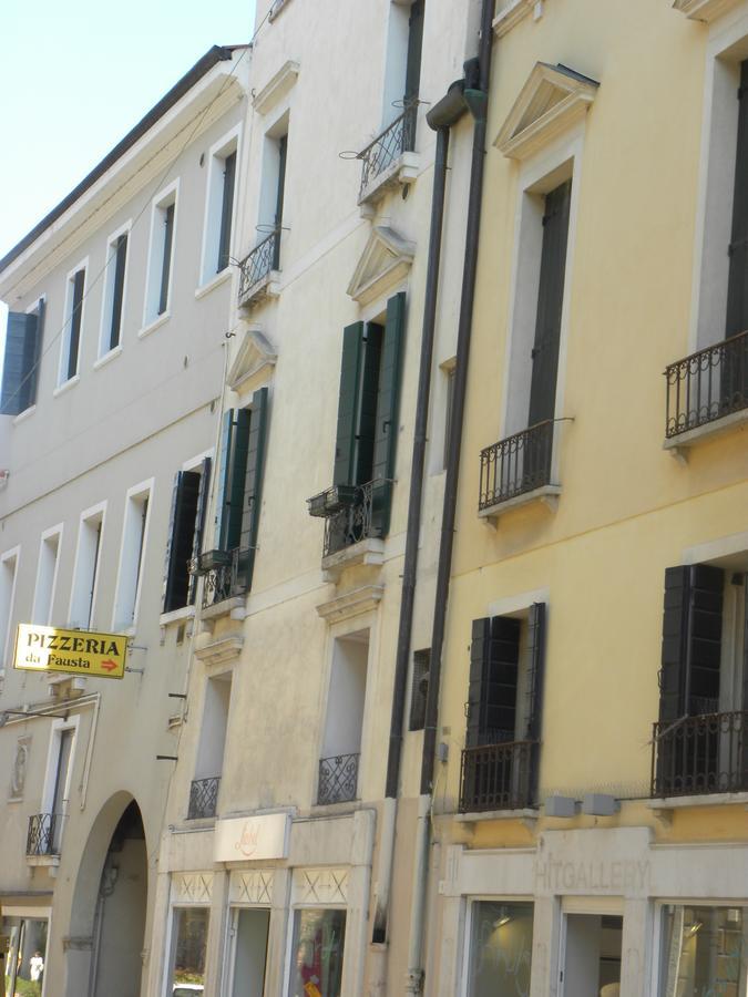 Portico Oscuro Deluxe Apartment - centro città Trévise Extérieur photo